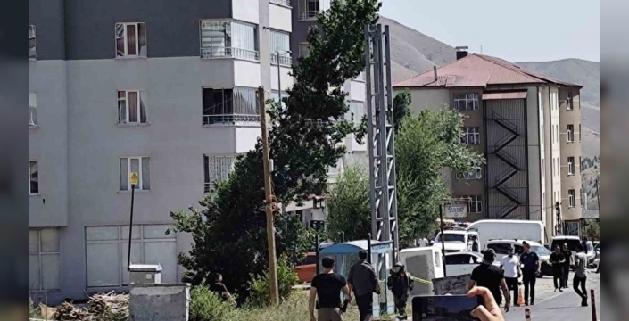 Bitlis'te otobüs durağında şüpheli paket paniği: İçinden ne çıktı?