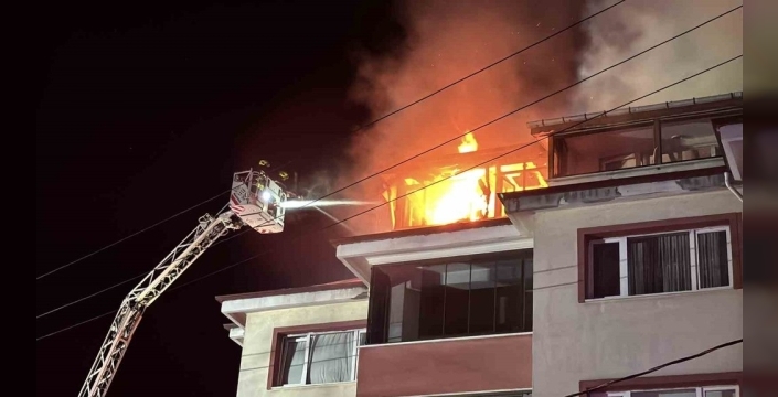 Bolu'da apartman yangını paniğe neden oldu: Patlama sesleri mahalleyi sarstı