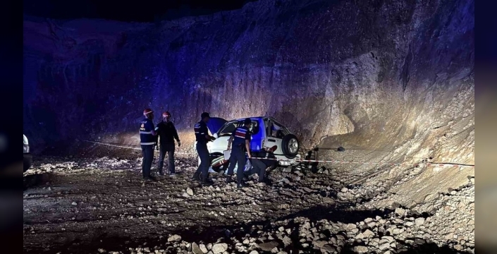 Bolu'da feci kaza: 15 metrelik uçurumdan düşen cipte 2 genç hayatını kaybetti