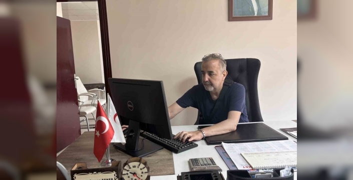 Boynunda taşıdığı yapay kalple hayata tutunan başhekim: 'Yüzde 1 umutla başladık, şimdi görev başındayız