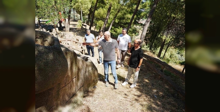 Burak Zencirci, Mursallı'daki parke taşı çalışmalarını yerinde inceledi