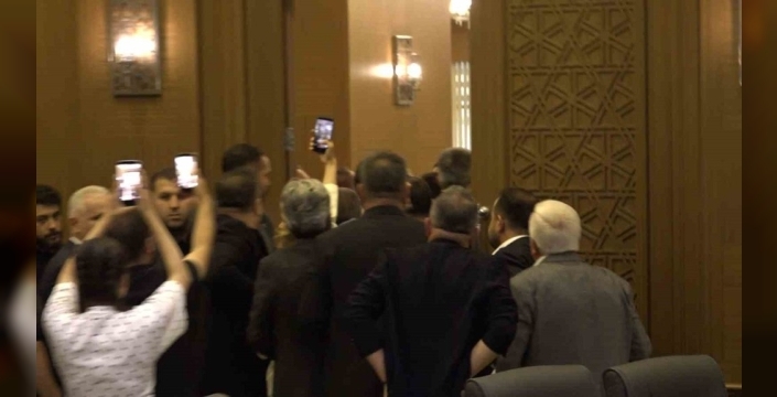 Bursa Büyükşehir Meclisi'nde gergin anlar: Tartışmalar su fırlatma noktasına geldi