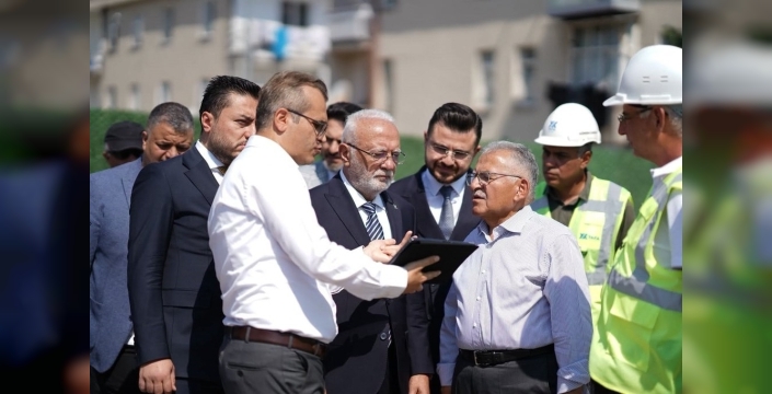 Büyükkılıç ve Elitaş, Kartal Katlı Kavşağı'ndaki çalışmaları yerinde inceledi
