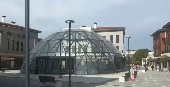 Cam kubbe altında bin yıllık hamam