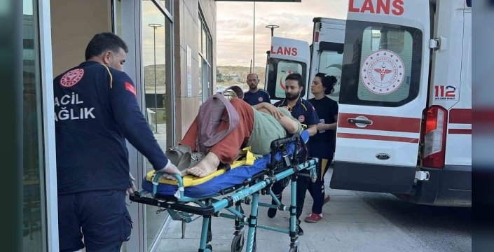 Çamardı'da midibüs faciası: 3 yaralı, ekipler olay yerinde