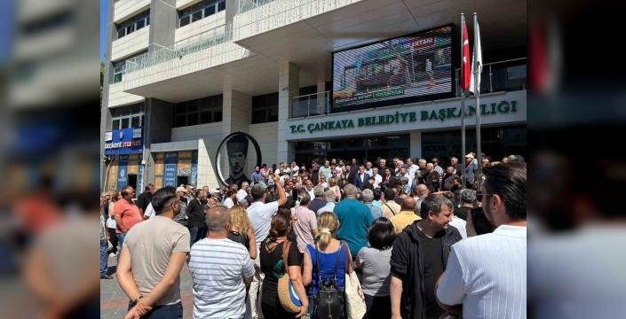 Çankaya Belediyesi'nde rüşvet operasyonu sonrası kalabalık toplandı