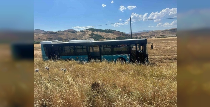 Çarpışmadan kurtuldular ama kazadan kaçamadılar: Diyarbakır'da 2 yaralı!