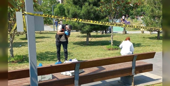 Çatalca'da kan donduran dehşet: Boşanma aşamasındaki koca eşini parkta boğazından bıçakladı, kaçtı