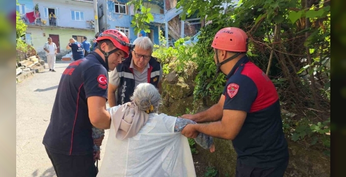 Çatıdaki dramı eşi ve kız kardeşi bitirdi: 45 dakikalık ikna, hastane yoluyla son buldu