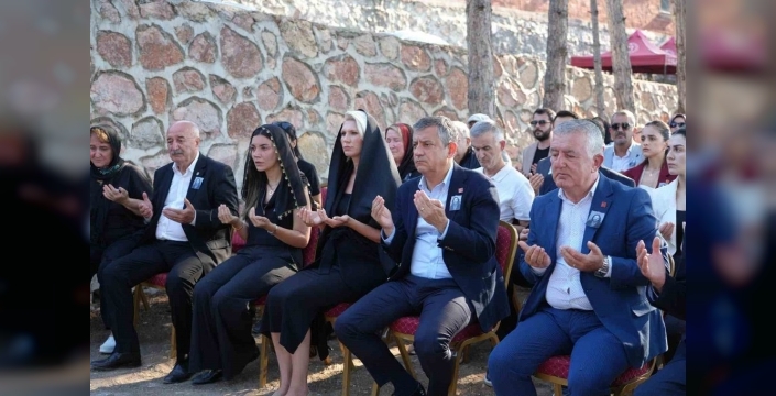 CHP Grup Başkanı Özgür Özel, Prof. Dr. Lale Karabıyık'ı andı