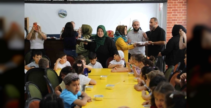 Çocuklar Düzce'de aşureyle paylaşmanın bereketini tattı
