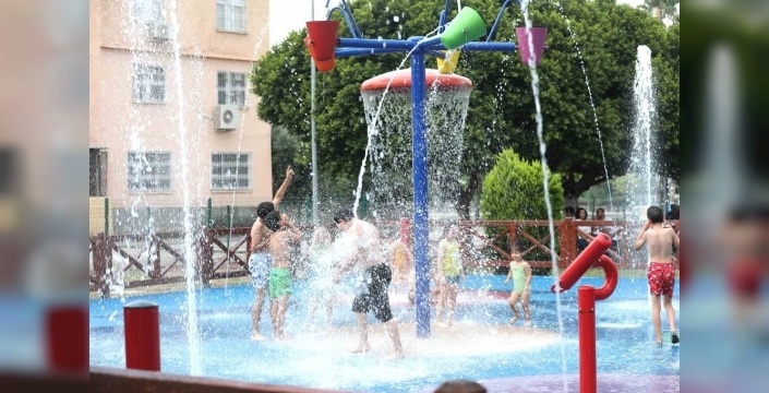 Çocukların yaz sevinci Yüreğir'de su parklarıyla katlandı