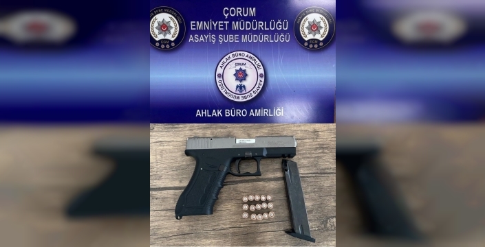 Çorum'da asayiş rüzgarı esti: 9 firari yakalandı, silahlar ve uyuşturucu ele geçirildi