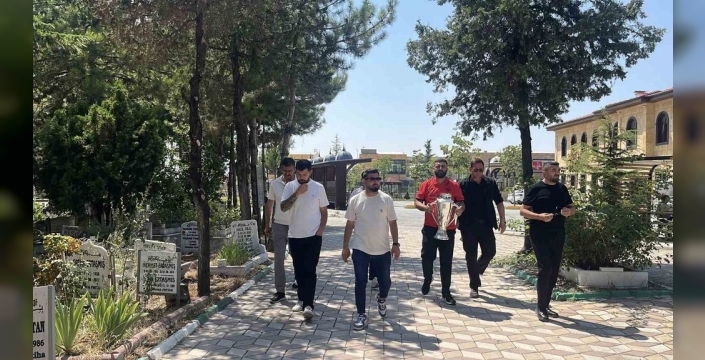 Çorum FK'nın şampiyonluk kupası, Kemal Bolat'ın kabrinde anıldı