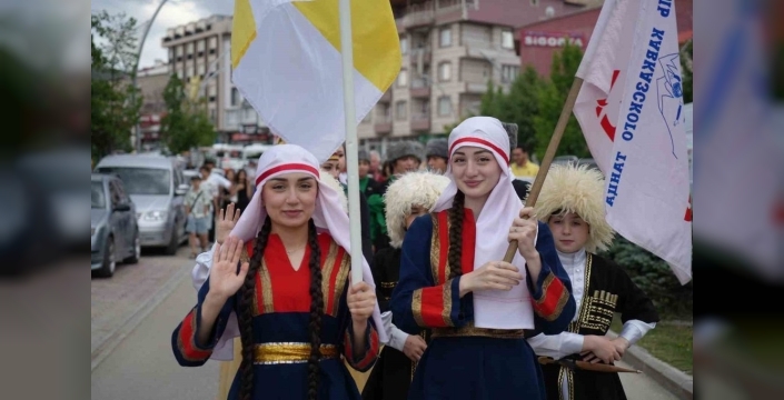 Dede Korkut Şölenleri'nde dünya sahnede: 10 ülkeden göz kamaştıran halk dansları ve müzik şöleni