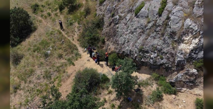 Defineci mağarada kayboldu, ekipler nefes kesen kurtarma başlattı