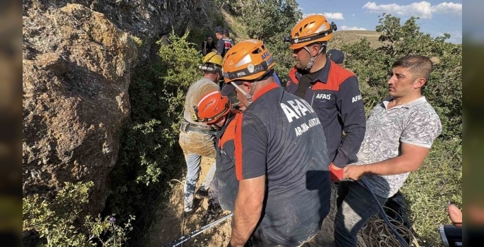 defineciler açtı, şimdi Çorum'da bir kişi kayıp: Mağaranın içi ilk kez görüntülendi