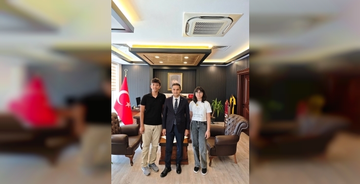 Defne'den İki Yıldız: LGS'de 500 Tam Puanla Türkiye Birinciliği Gururu