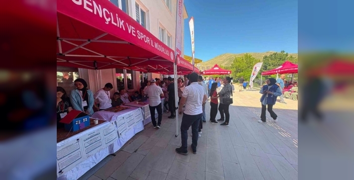 DENEYAP öğrencileri projelerini büyük bir coşkuyla sergiledi