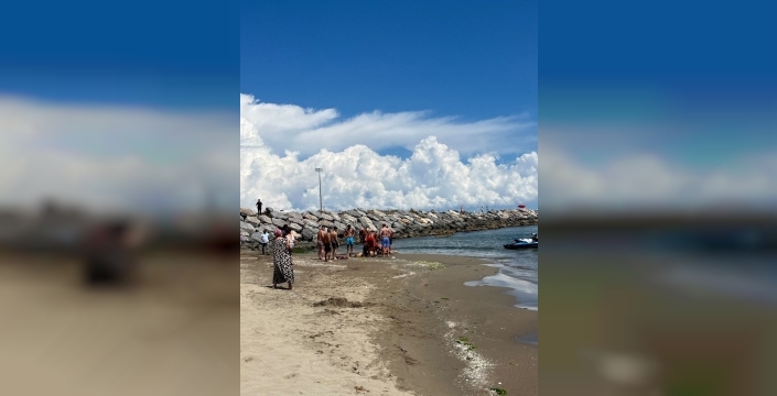 Denizde yaşam savaşı: Cankurtaranlar dakikalarca kalp masajı yaptı, umutlar hastanede...