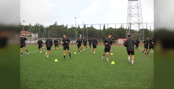 Denizli İdman Yurdu'nda transfer yasağı kapıda: Borç batağı ve isyan bayrağı!