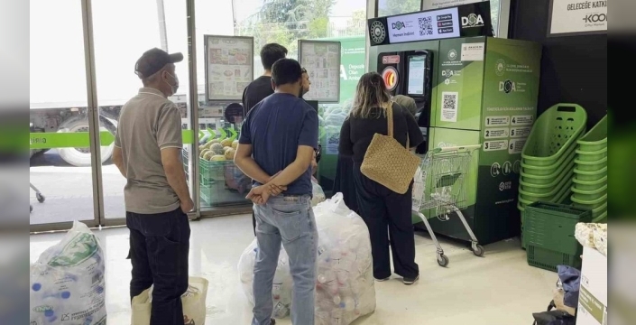 Depozito sistemi vatandaşlardan tam not aldı: İade merkezlerinde kuyruklar oluşuyor