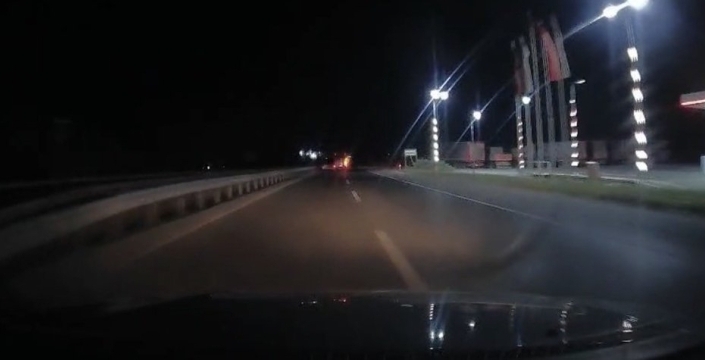 Direksiyon başında uyuyan sürücü, aileyi faciadan döndürdü