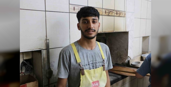 Diyarbakır'da 60 Dereceye Vuran Sıcakta Ekmek Mücadelesi: Ateşin Başındaki Kahramanlar