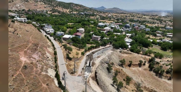 Diyarbakır kırsalında yollar yenileniyor, ulaşım kolaylaşıyor