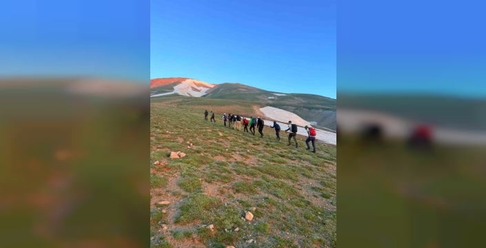 Diyarbakırlı dağcılar, Süphan Dağı'nda zirve sevinci yaşadı