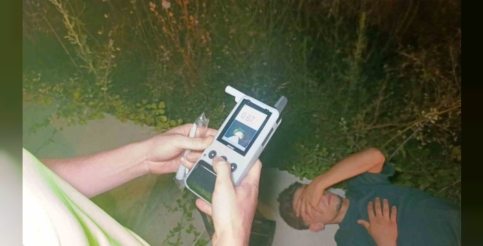 Doğum günü kabusu: Emniyet şeridindeki otomobile çarpan motosikletli genç hayatını kaybetti