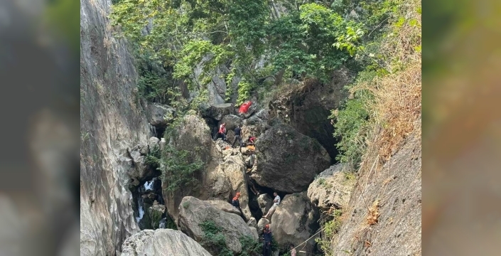 Döngel Mağarası'nda nefes kesen kurtarma: Küçük çocuk ekiplerin zamana karşı yarışıyla kurtuldu