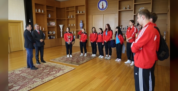 DPÜ hentbol takımlarından Türkiye şampiyonasında gururlandıran başarılar