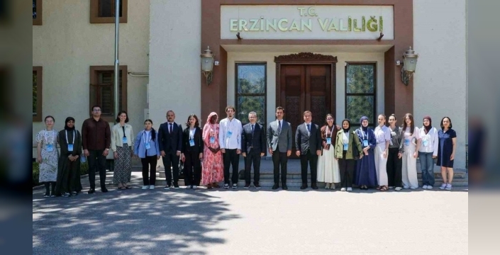 Dünyanın dört bir yanından öğrenciler Erzincan'da Türkçe ve Türk kültürüyle kucaklaşıyor