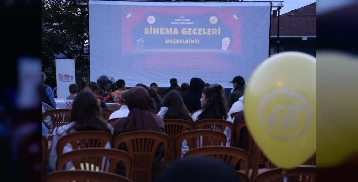 Düzce'de açık hava sineması Bakacak köyünde keyifli anlar sundu
