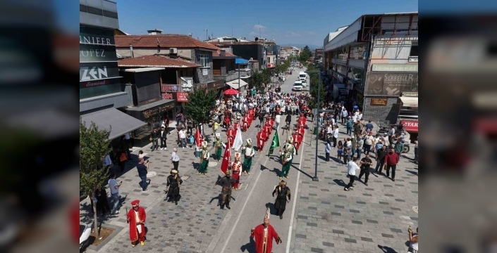 Düzce'de coşkulu sünnet şöleni renkli görüntülerle yapıldı