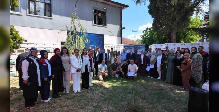 Düzce'de genç arıcılara 380 adet kovan dağıtıldı