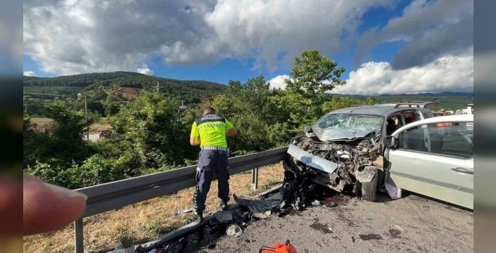 Düzce'de otoyolda kaza: 4 yaralı hastaneye kaldırıldı