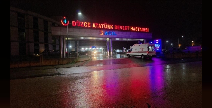 Düzce'de tarım aracı devrildi: 3 kişi yaralandı