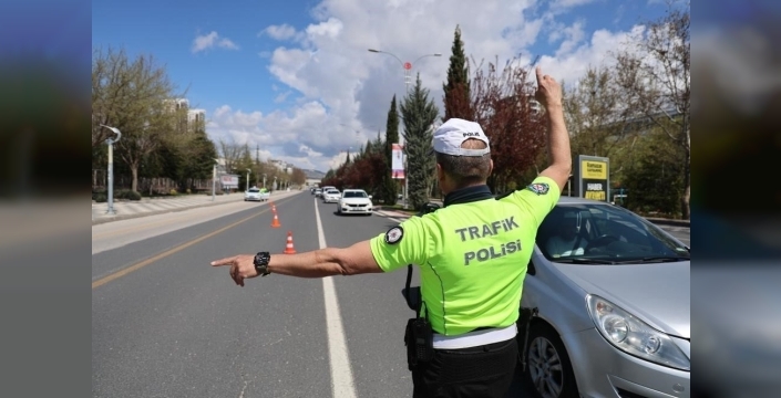 Düzce'de trafik kurallarına uymayanlara ağır fatura kesildi