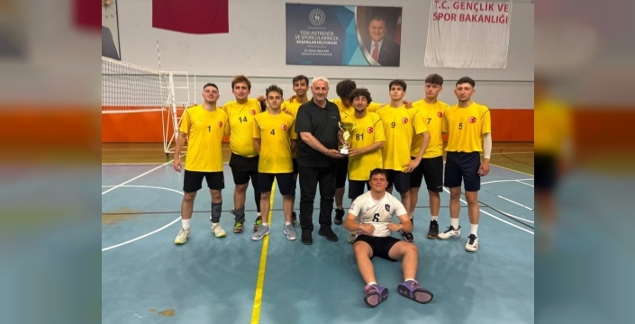 Düzce'de voleybol heyecanı sona erdi: Sofiler takımı kupayı kaptı