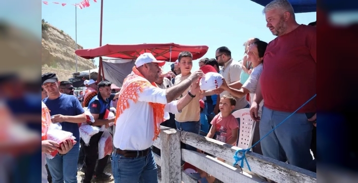 Ege'nin devleri arenada kapıştı: Germencik'te pehlivan boğaların nefes kesen mücadelesi