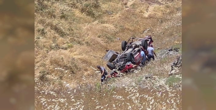 Elazığ'da yangın aracı uçurumdan yuvarlandı, işçiler son anda kurtuldu