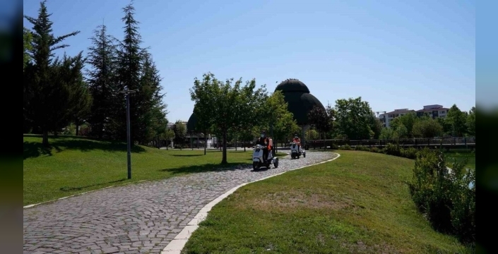 Elazığ'da zararlılara karşı ilaçlama seferberliği sürüyor