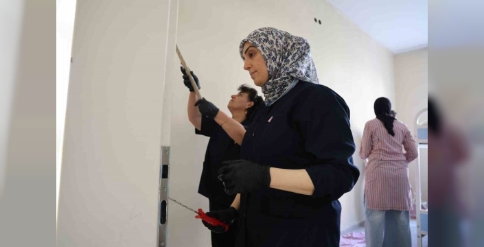 Elazığ'daki öğretmenler, tatilde okulu yeni döneme hazırlamak için seferber oldu