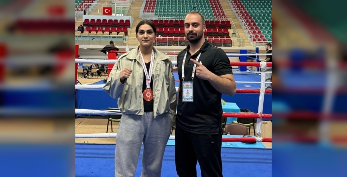 Elazığ'dan Türkiye şampiyonluğu çıktı: Altın yumruklar kürsüde!
