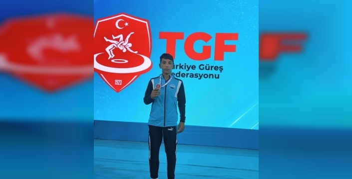 Eleşkirtli güreşçiler minderde Türkiye'yi salladı: Berat Çelik zirvede!