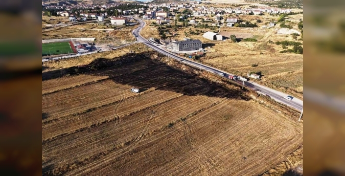 Emet'te korkutan yangın: Bir itfaiyeci duman zehirlenmesi yaşadı
