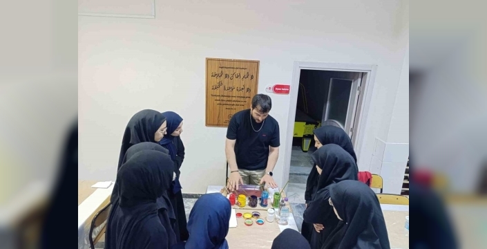 Emirdağ'da hafızlık öğrencilerine ebru ve kaligrafi etkinliği büyük ilgi gördü