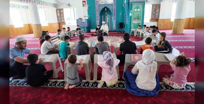 Erciş'te Kur'an sesleri yükseliyor: Yaz kursları minik yüreklerle şenlendi